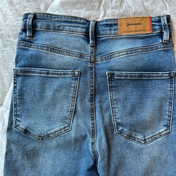 Stradivarius Super High Waist Ripped Jeans - Size 04 - Picture 3 of 4